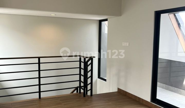 Disewakan Rumah 2 Lantai Dalam Cluster di Sumarecon Crown Gading Bekasi 2