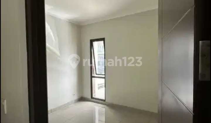 Dijual Cepat Rumah Hook di Cluster Burgundy Sumarecon Bekasi 2