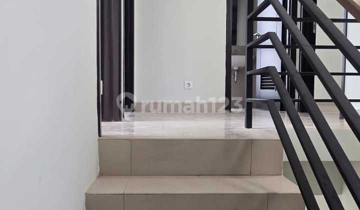 Disewakan Rumah 2 Lantai di Sumarecon Crown Gading Bekasi 2