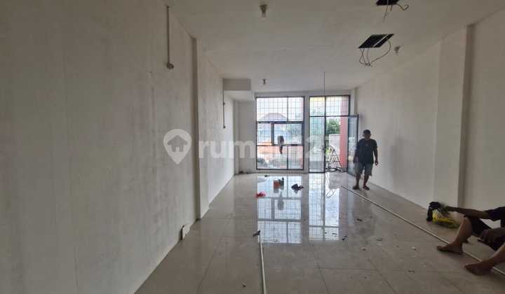 For Rent 2.5-Story Shop House in Buaran, East Jakarta 2