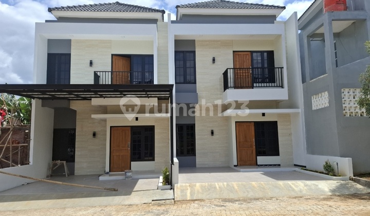 Ready 2-Storey House with Mountain View in Banyumanik 1