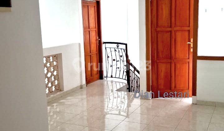 Tebet, Rumah Disewakan, Strategis 2