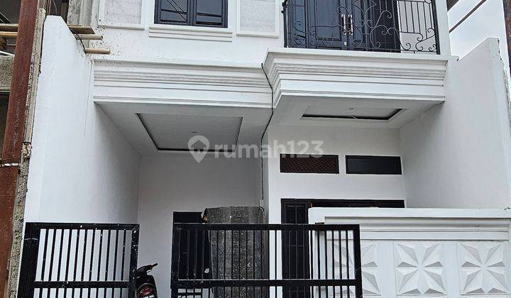 Rumah 3 Lantai Baru SHM di Stasiun Lenteng Agung, Jakarta Selatan 1