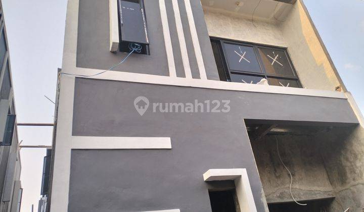 Rumah 2 Lantai Baru di Universitas Pancasila, Jakarta Selatan 1