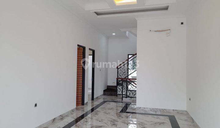 Rumah 3 Lantai SHM di Toll Brigif, Jakarta Selatan 2