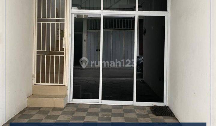 Dijual Cepat Rumah 3 Lantai Sangat Strategis  1