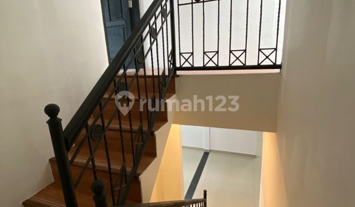 Rumah Cantik Siap Huni 2 Lantai di Ciledug 2