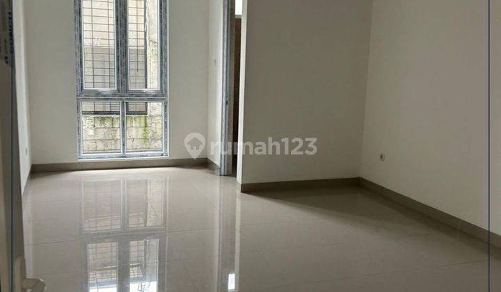 Dijual Rumah 3 Lantai Baru Unfurnished SHM Taman Ratu 2