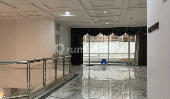 Quick Sale Ready-to-Occupy House in a Complex in West Jakarta 2