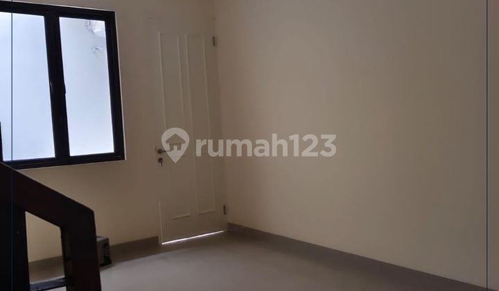  Rumah Baru 5BR Terenovasi Semi Furnished Taman Ratu
