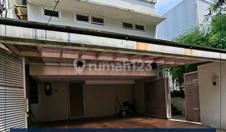 Beautiful House with Swimming Pool Ready to Occup