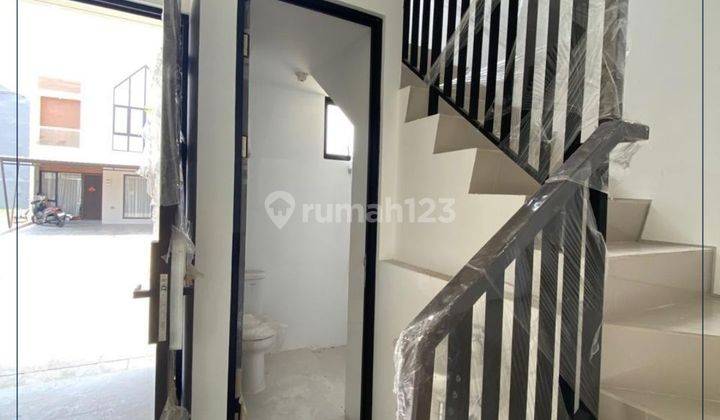 Dijual Cepat Rumah 2 Lantai Shm Hadap Selatan  2