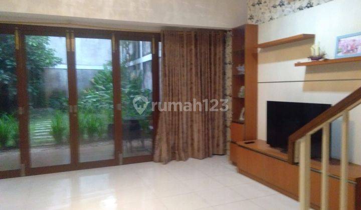 Rumah 2 lt fully furnished, taman belakang luas discovery residence 1