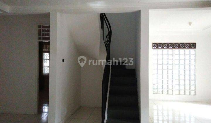 Rumah hoek 2 lt sektor 9 Bintaro Jaya.  2