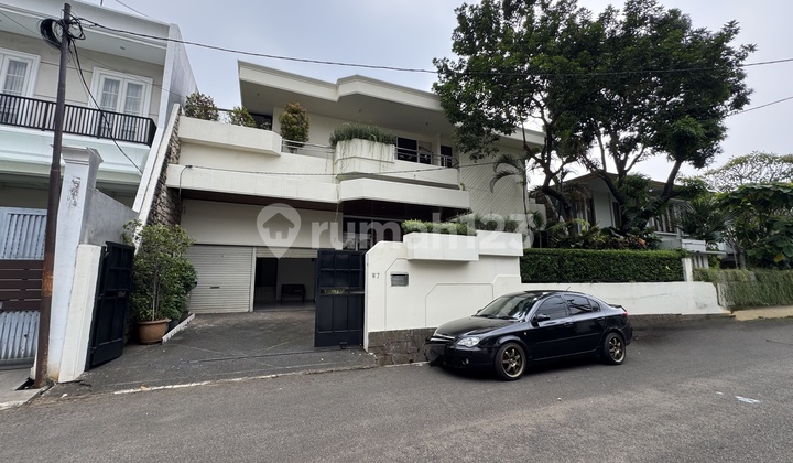 Rumah 2 Lantai Di Kawasan Simprug Dekat Senayan City 1