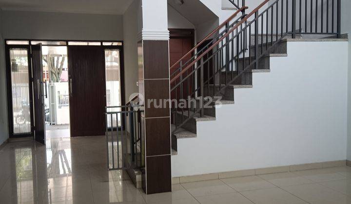 Sewa Rumah Dua Lantai Siap Huni Minimalis Full Renovasi Di Batununggal 1