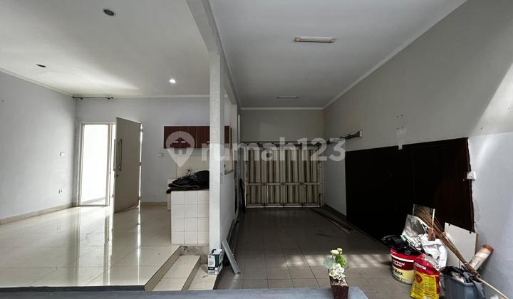 For Rent, Nice House in the Elite Area of Kebayoran Village 2