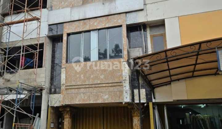 For Rent 3-Story Shop House in Graha Raya 2