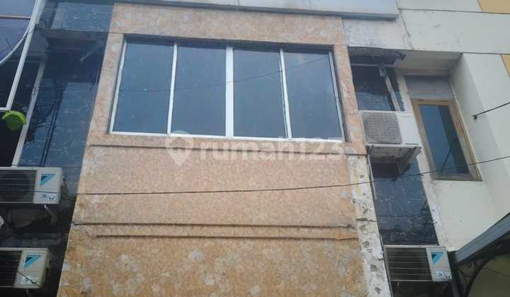Di Sewakan Ruko 3 Lantai di Graha Raya Di Sewakan Ruko 3 Lantai di Graha Raya