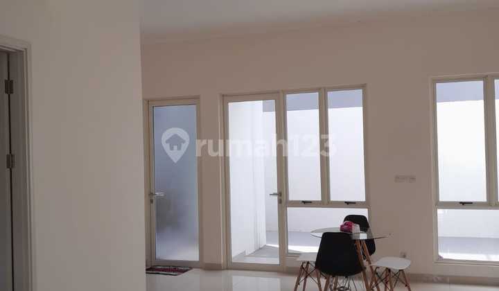 Di Jual Rumah Cantik 2 Lantai Suvarna Sutera 2