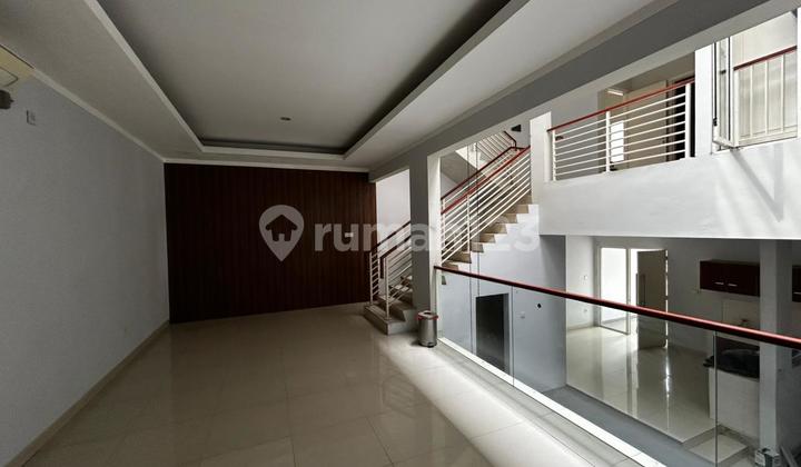 Di Sewakan Rumah Bagus di Kawasan Elit Kebayoran Village Di Sewakan Rumah Bagus di Kawasan Elit Kebayoran Village