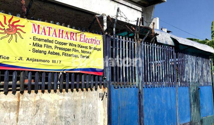 RUMAH LAWAS, BESAR, HARGA MURAH, LOKASI STRATEGIS DI JALAN ANJASMORO BUGUL LOR PASURUAN 1