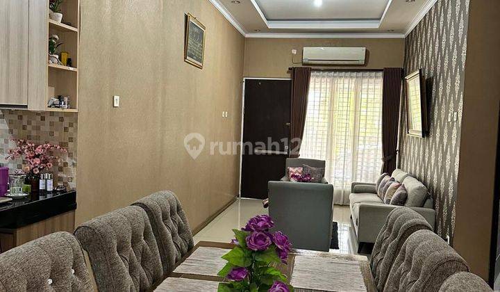 Rumah 2 lantai  hook di daerah bisnis dan perkantoran  2