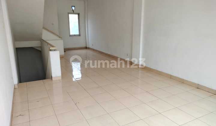 3-story Shophouse in a Strategic Location, Palem Semi Karawaci 2