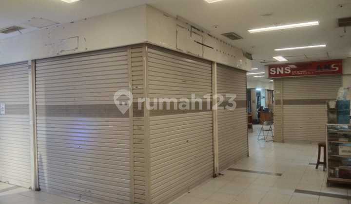 {FOR SALE} Strategic Location Kiosk in LTC Glodok Modern Design 2