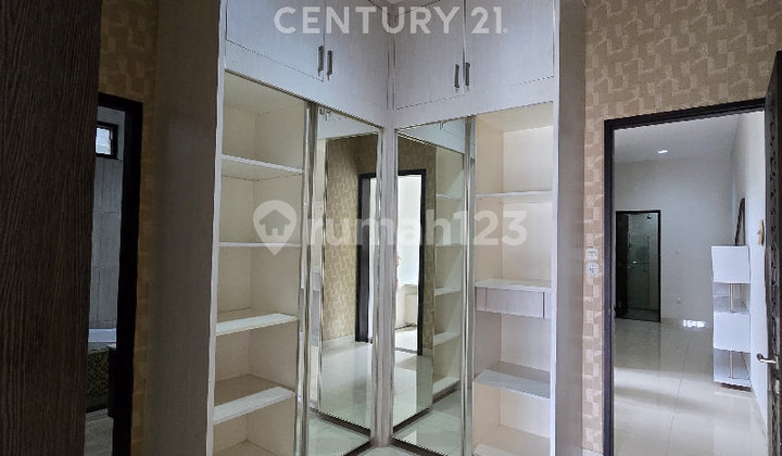 For Sale 3-Story Corner House in North Lippo Karawaci Near Toll Gate Entrance 2