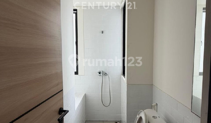 Two-Story House for Quick Sale, Ready to Occupy in Lippo Karawaci, Tangerang Two-Story House for Quick Sale, Ready to Occupy in Lippo Karawaci, Tangerang