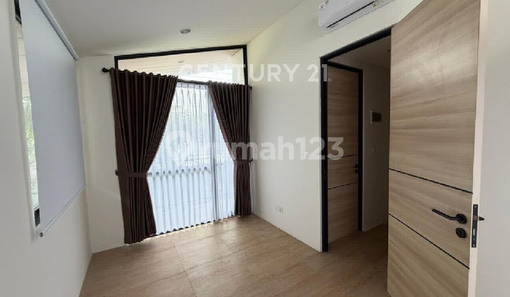 Rumah Dua Lantai Jual Cepat Siap Huni di Lippo Karawaci Tangerang 2