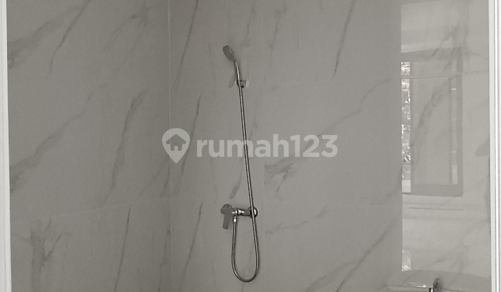 New Ready-to-Occupy House, Strategic Location in Lippo Karawaci, Freehold Title 2