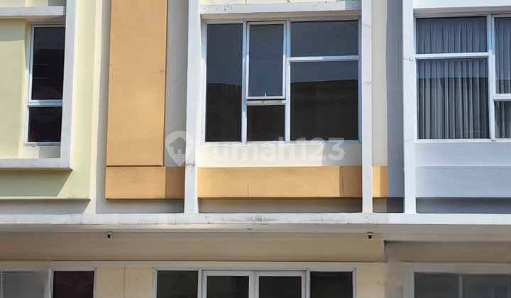 Disewakan Ruko Pisa Grande Lokasi Strategis Dekat Jalan Raya, Gading Serpong