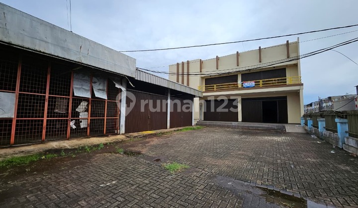 Rarely available for rent: Standalone building or warehouse in Cibodas, Cimone, Tangerang.