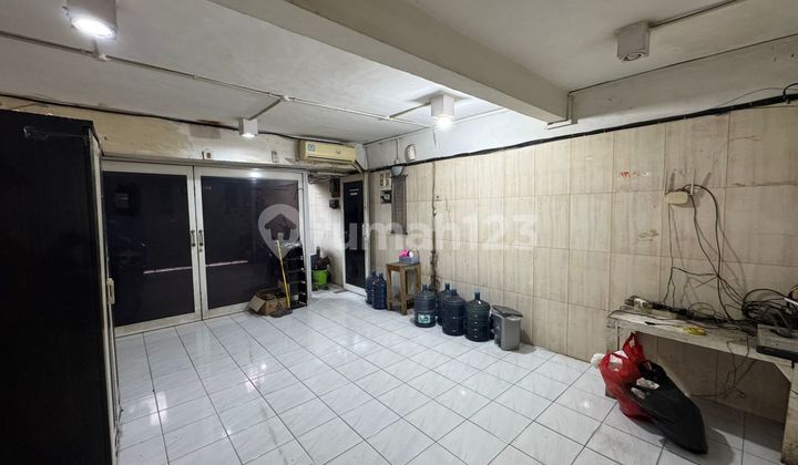 For sale 1 unit of a shop house building ready to live facing the road in Pejagalan, North Jakarta. 2