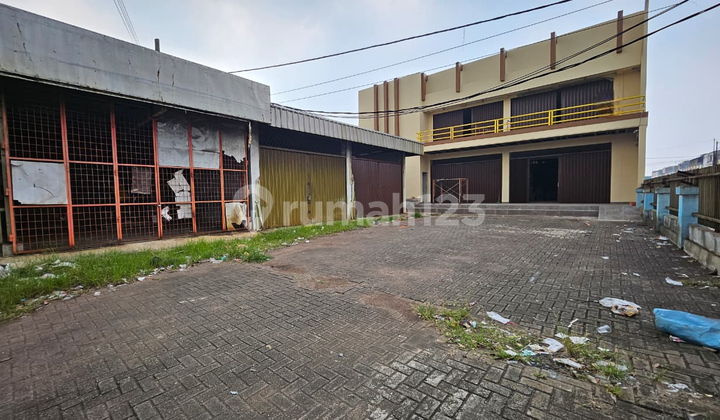 Rarely available for rent: Standalone building or warehouse in Cibodas, Cimone, Tangerang. Rarely available for rent: Standalone building or warehouse in Cibodas, Cimone, Tangerang.