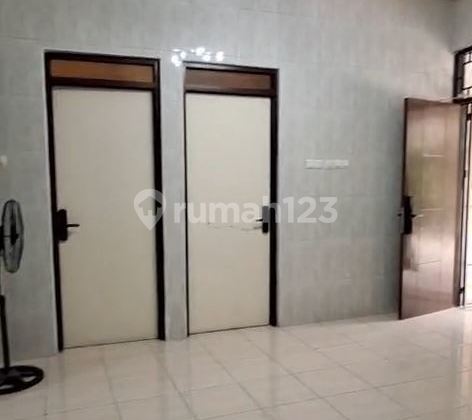 For urgent sale: New ready-to-live 4-story house in Villaggio East Cluster, Citra Raya. 2