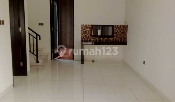 Rumah 2 Lt Sudah Siap Huni & Full Renovasi Di Tegal Alur, Kalideres 2