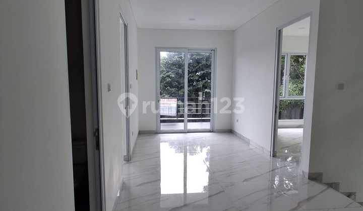 Rumah Mewah & Baru 2.5Lt dengan Private Pool di Sentul City 2