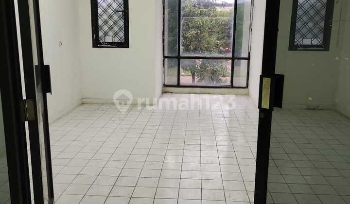 Strategic shop house for rent in AG1 block, Gading Serpong, Tangerang 2