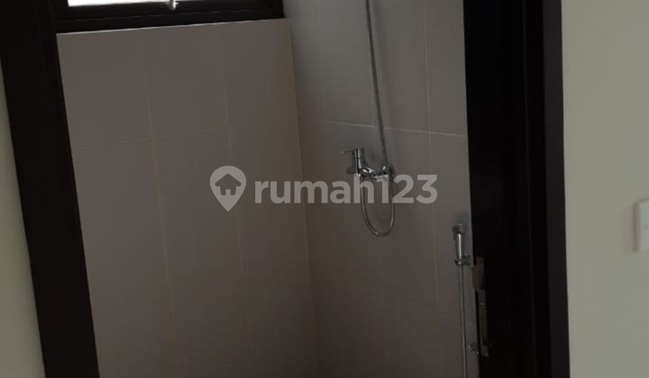 Sewa rumah hook bagus di Vanya park bsd 2
