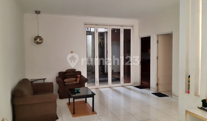 Disewakan Rumah 2,5 Lantai Semi Furnish Lokasi Idaman Kota Wisata 2