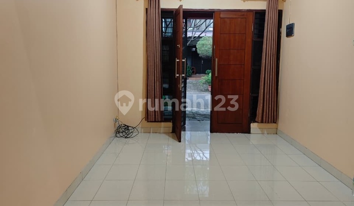 Disewakan Rumah Nyaman Terawat di Lokasi Cozy Raffles Hills  2