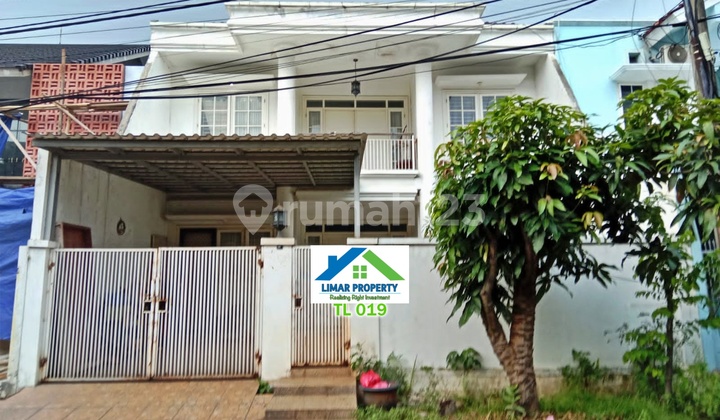 Rumah 2 Lantai Luas Nyaman Terawat di Lokasi Idaman Taman Laguna 1