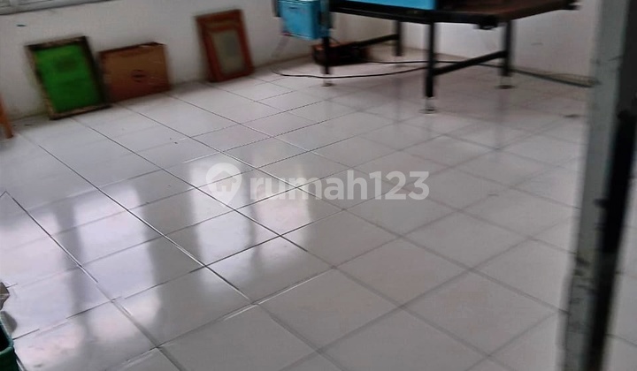 Ruko 3 Lantai Siap Huni dan Strategis di Jl. Leuwinanggung, Tapos