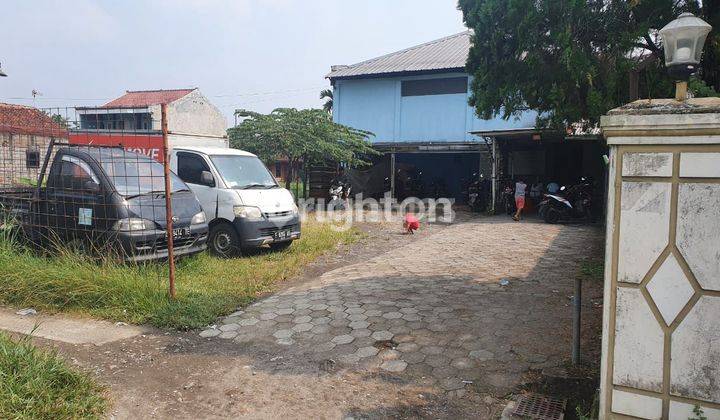 DI . GOR DENGAN LAPANGAN BULU TANGKIS DAN FUTSAL