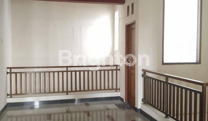 RUMAH CANTIK 2 LANTAI SIAP HUNI 2