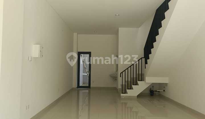 For Rent: ENCHANTE Shop House by the Road, Ready to Use