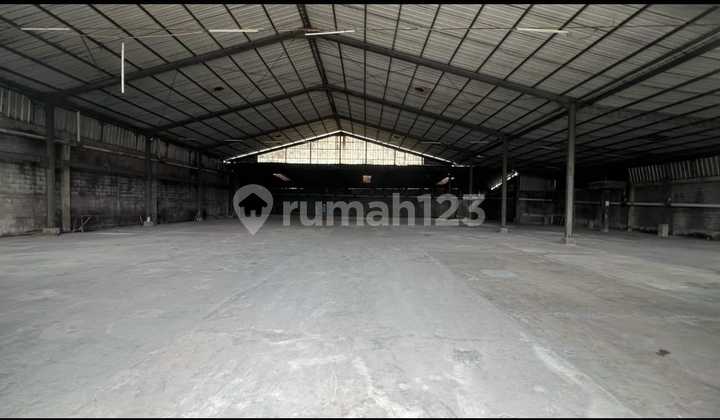 For Rent Warehouse in Tangerang City Cipondoh Area Very Strategic Near Toll Access